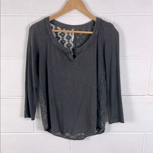 Free People women’s v-neck crochet back top